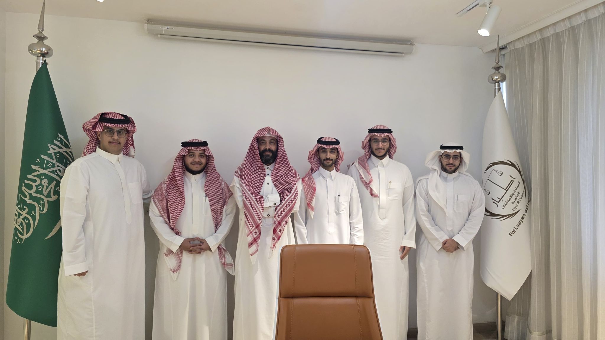 جانب من أعمال التدريب الصيفي لطلاب كلية الحقوق والعلوم السياسية في مقر شركة أطيار